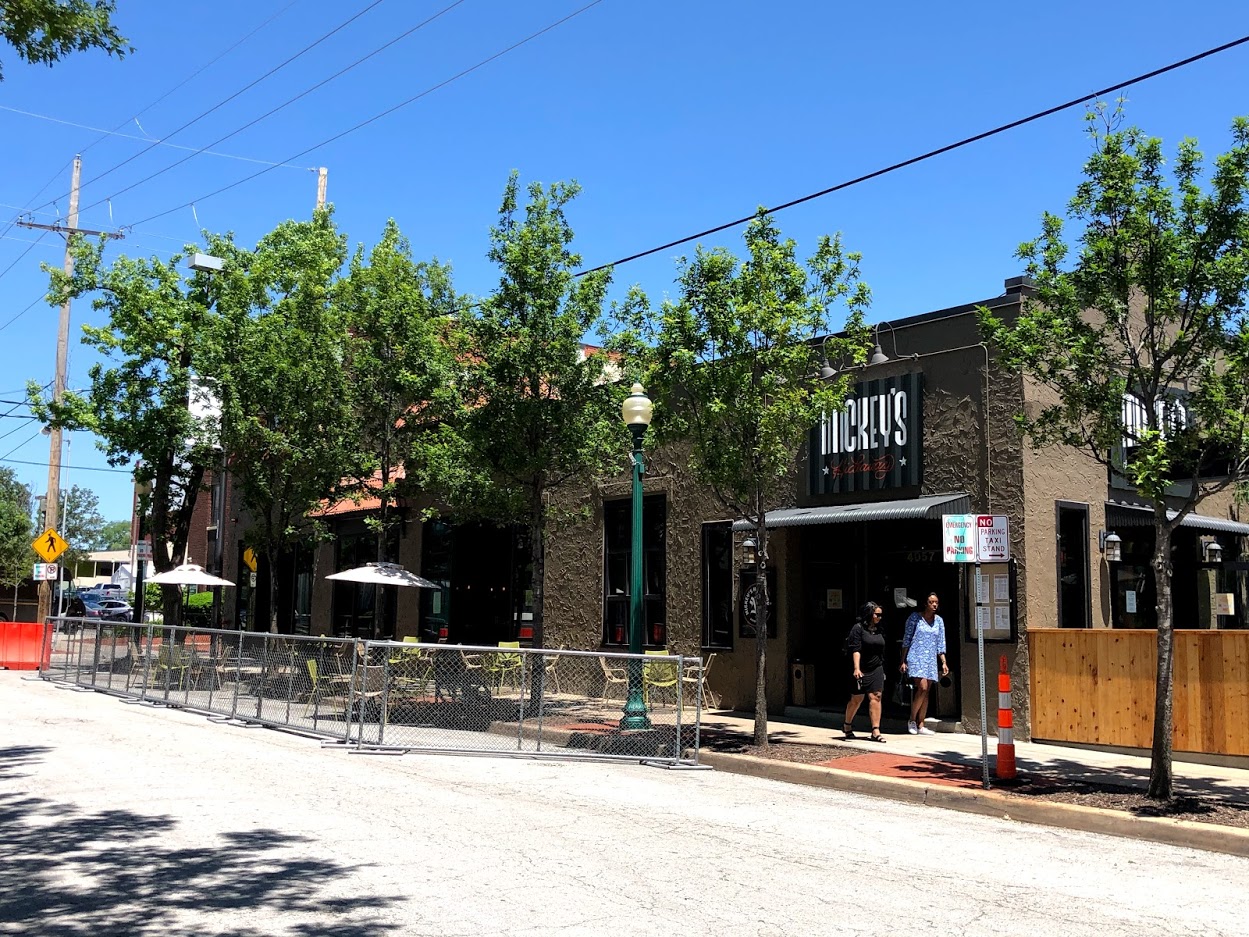 Outdoor dining and foot traffic at Pennsylvania Avenue and Westport Road in Kansas City